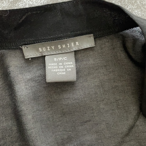 NWOT Sheer Ruffled Front Blouse - Picture 5 of 5